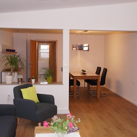 Stahler'S "Auszeit An Der Weinstrasse" Apartment ลันเดาอินแดร์ฟัลซ์ ภายนอก รูปภาพ